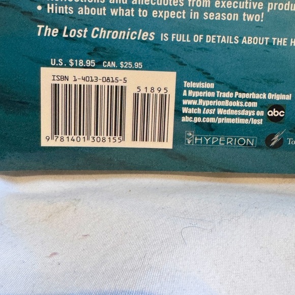 📚✨ Vintage 2005 – LOST Official Companion Book + Bonus DVD | Rare Item 📚✨ - Picture 5 of 16